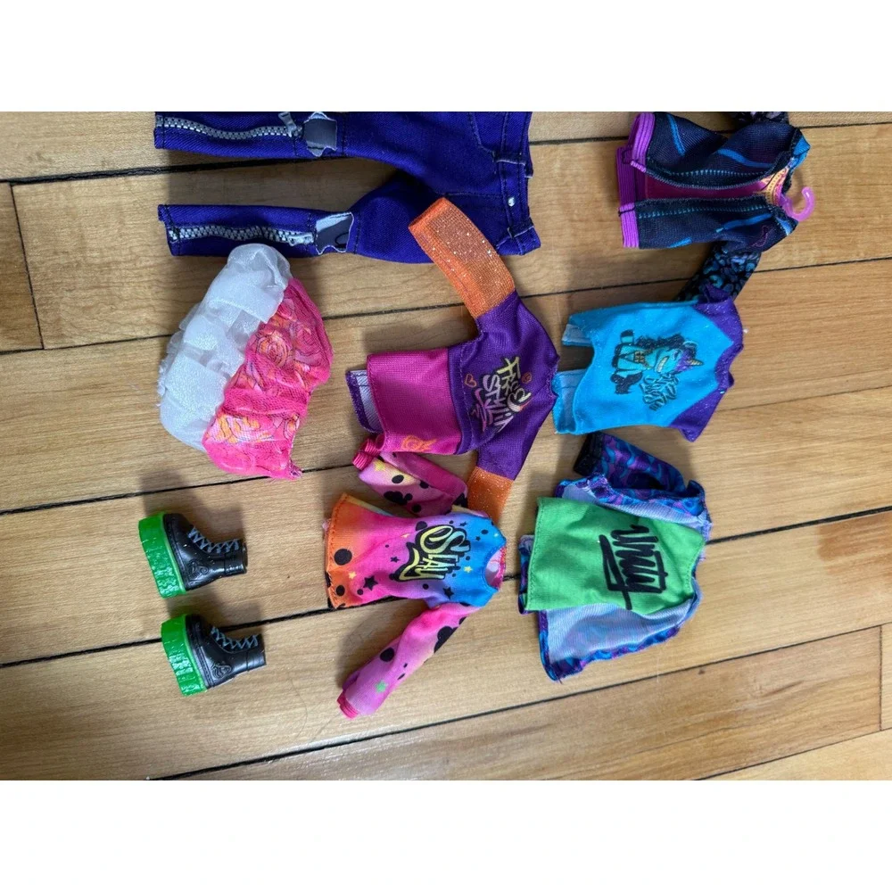 That girl Lay‎ Lay singing barbie doll and clothing bundle